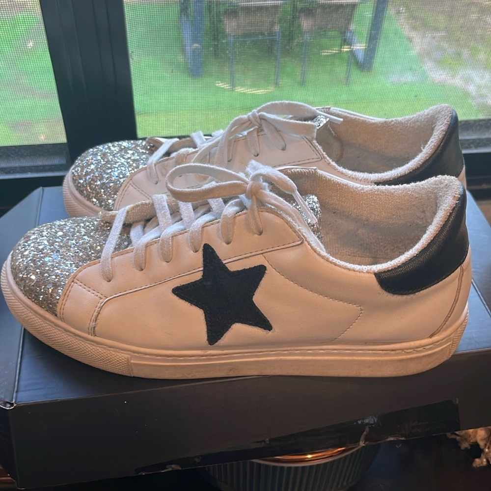 Steve Madden Silver Sparkle Sneakers 9.5